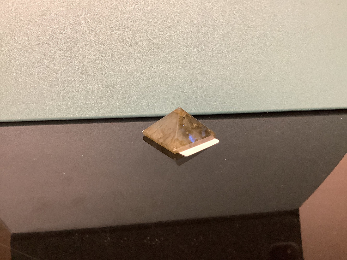 Labradorite Pyramid 25-30mm
